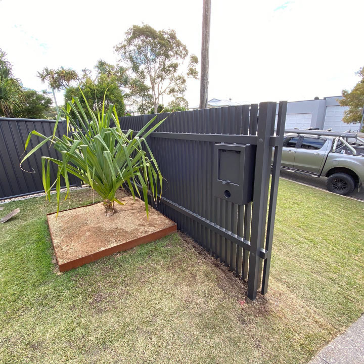 jdw custom fence and letterbox sunshine coast